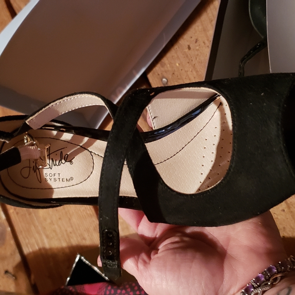 Black heal shoes